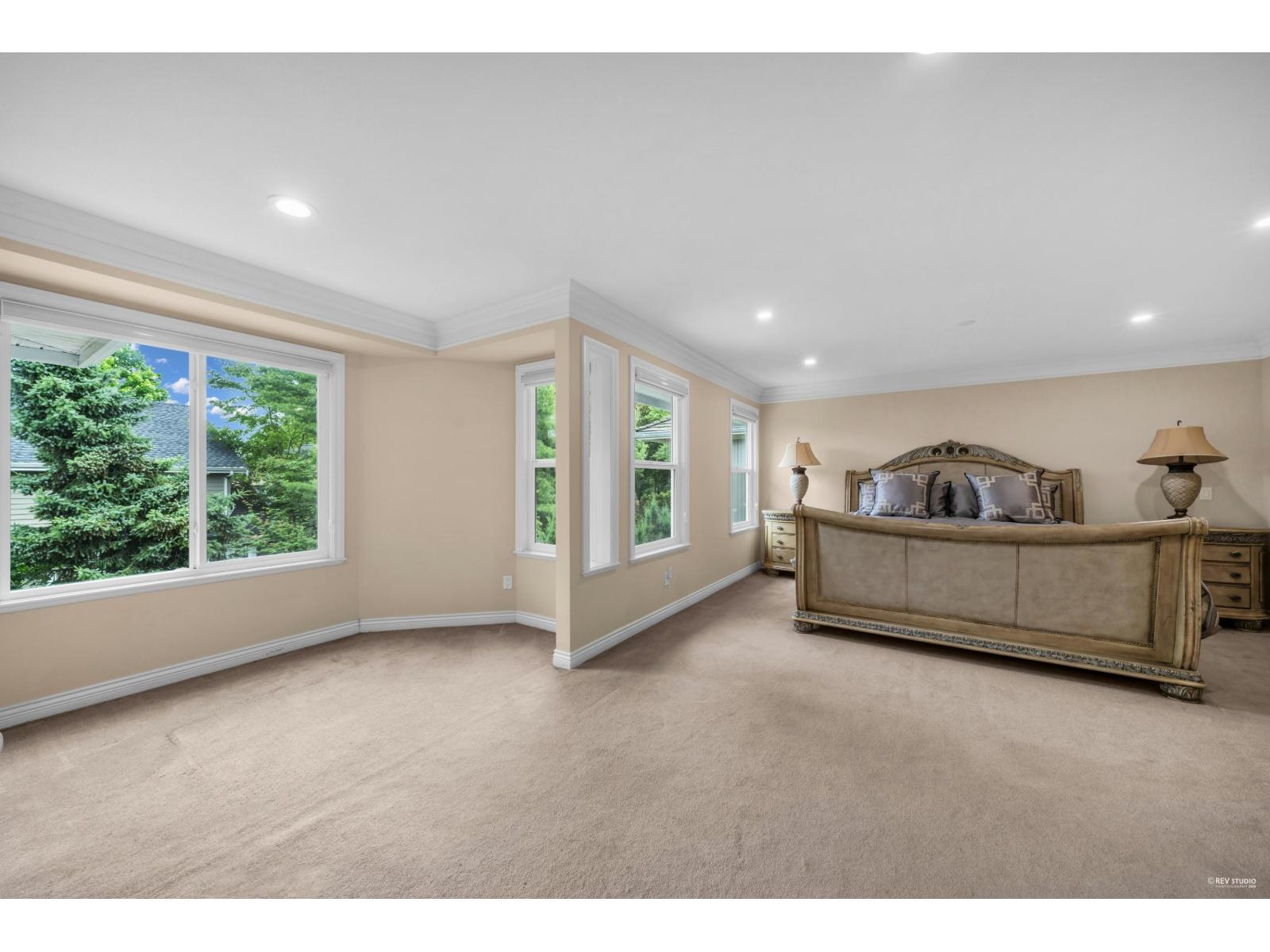 House in Surrey - Image 20