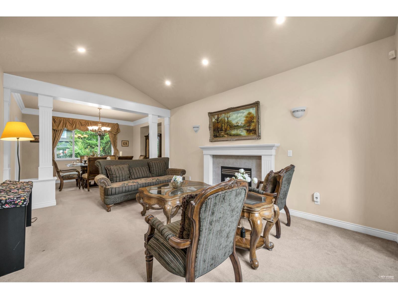 House in Surrey - Image 7