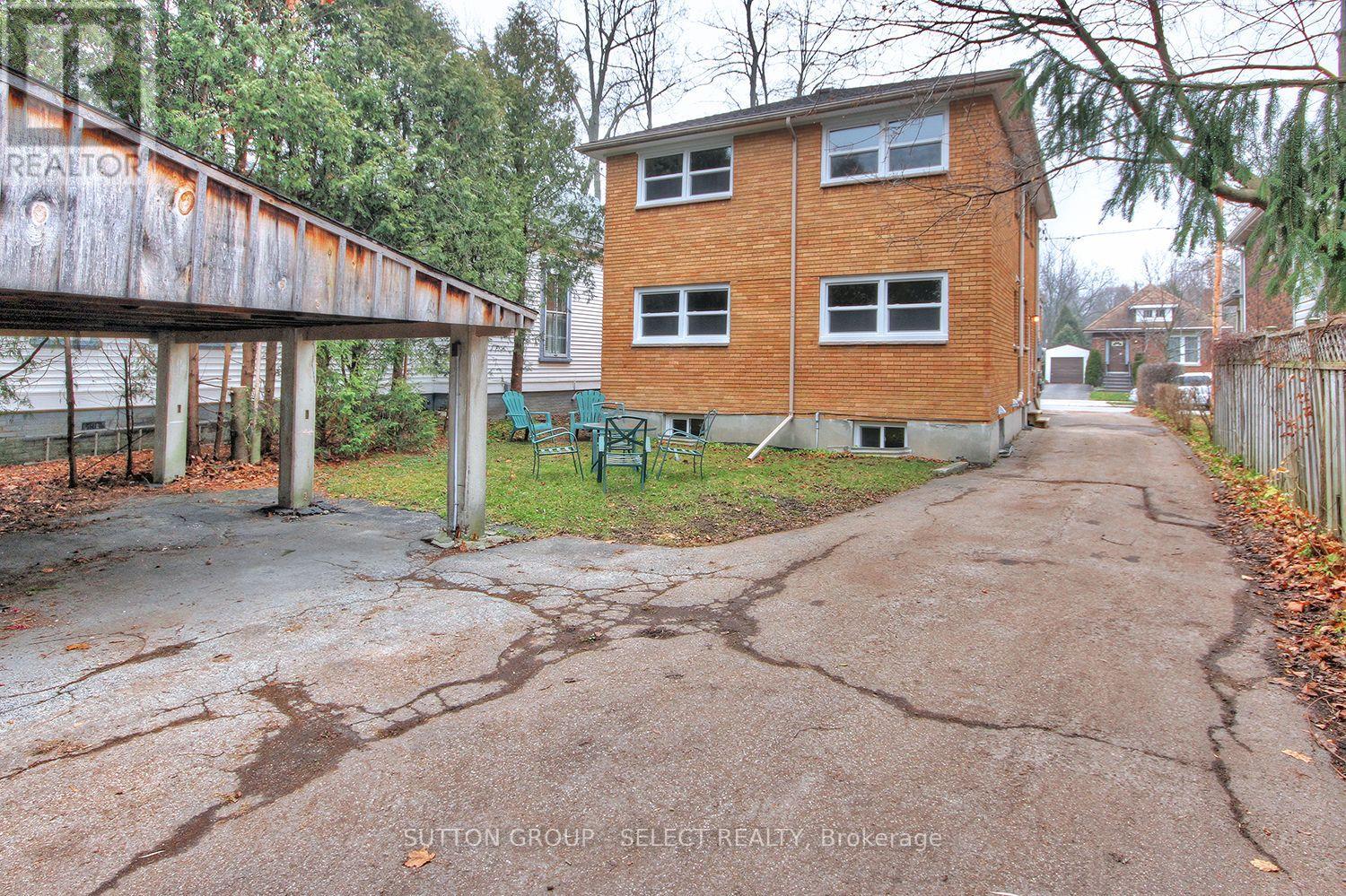 196 EMERY STREET E - 18