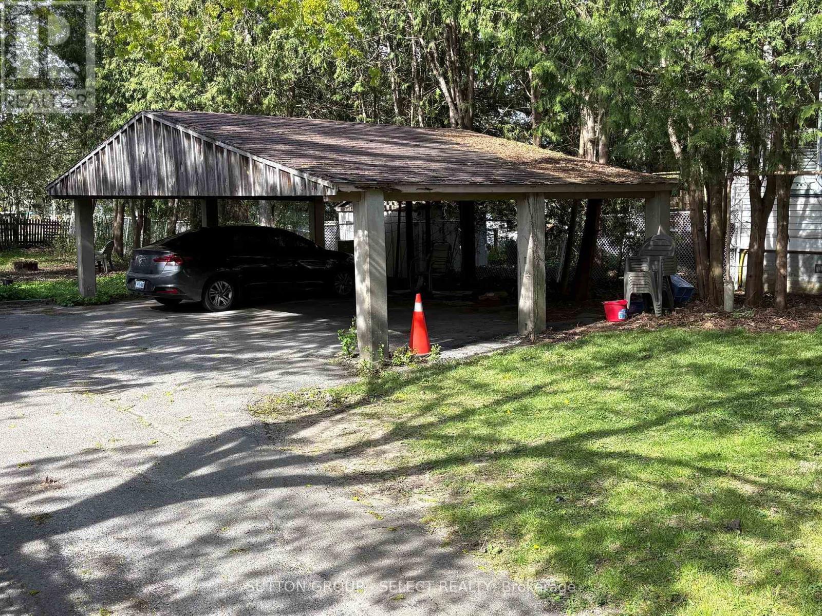 196 EMERY STREET E - 22