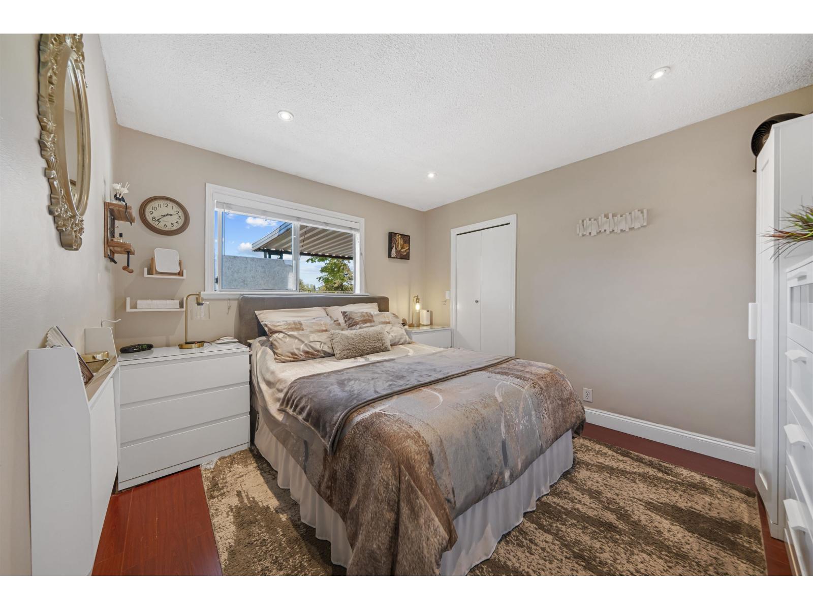 House in Surrey - Image 6
