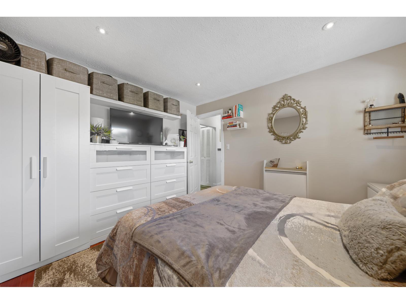 House in Surrey - Image 35