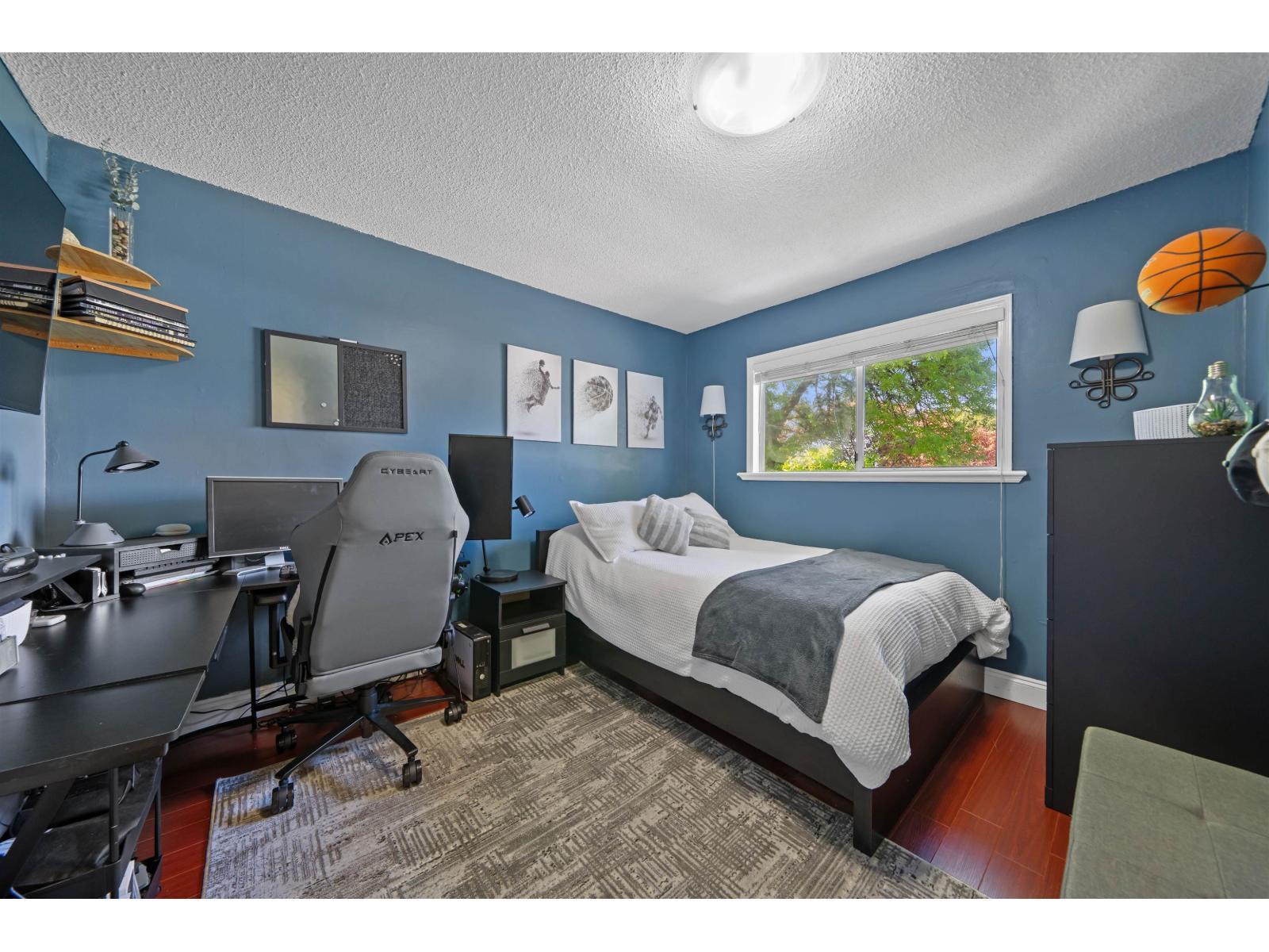 House in Surrey - Image 3