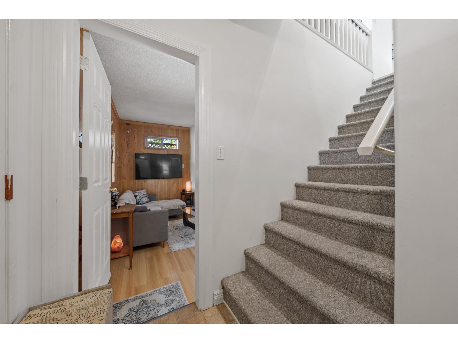 House in Surrey - Image 37