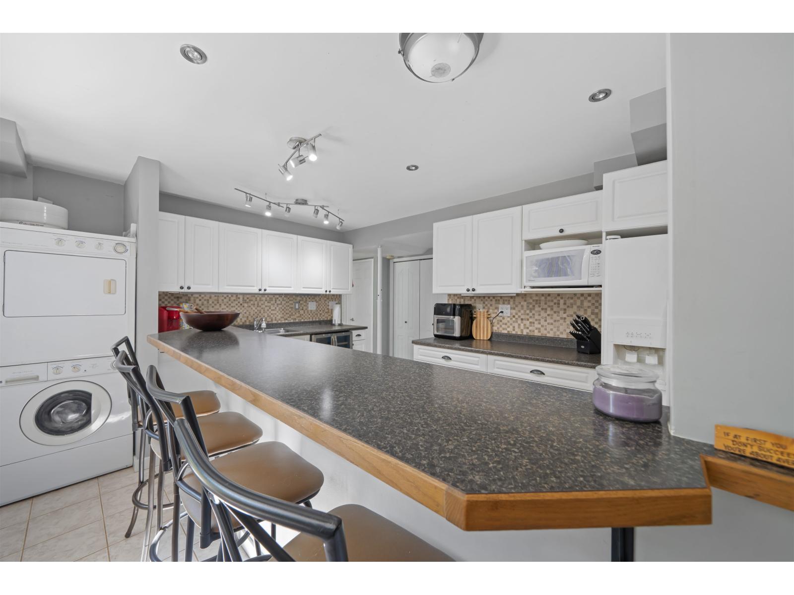 House in Surrey - Image 30