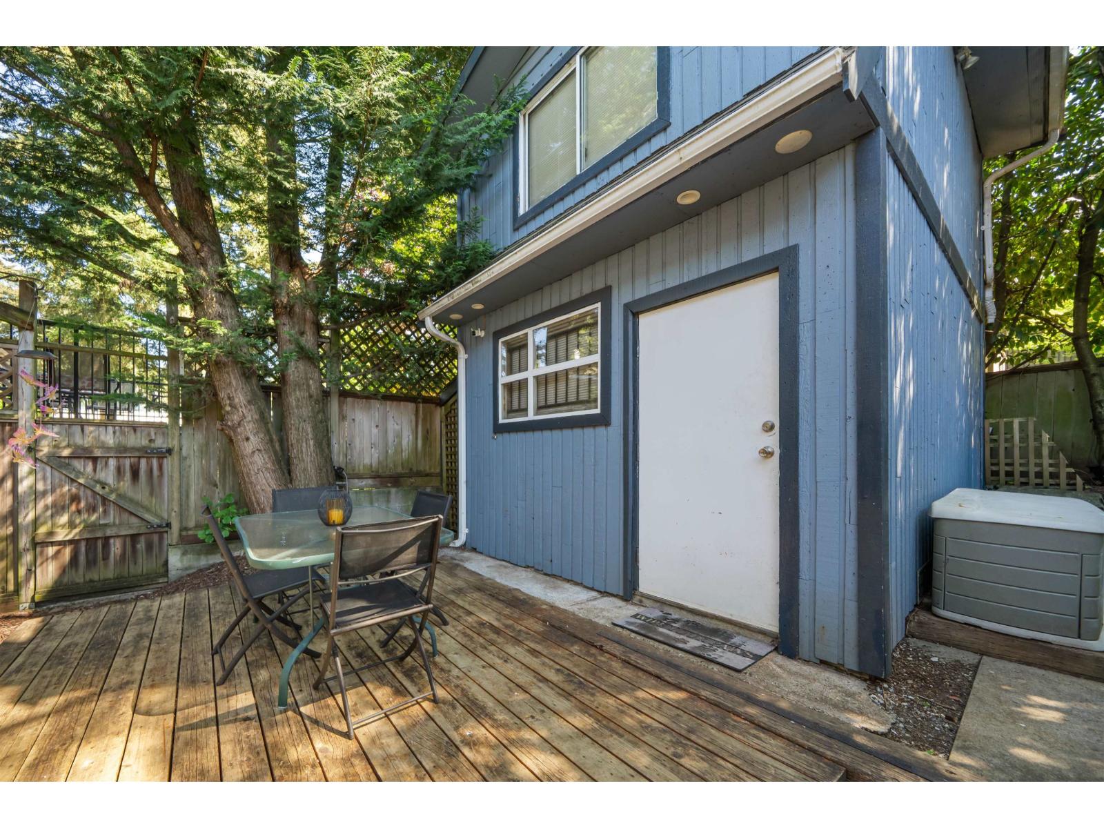 House in Surrey - Image 11