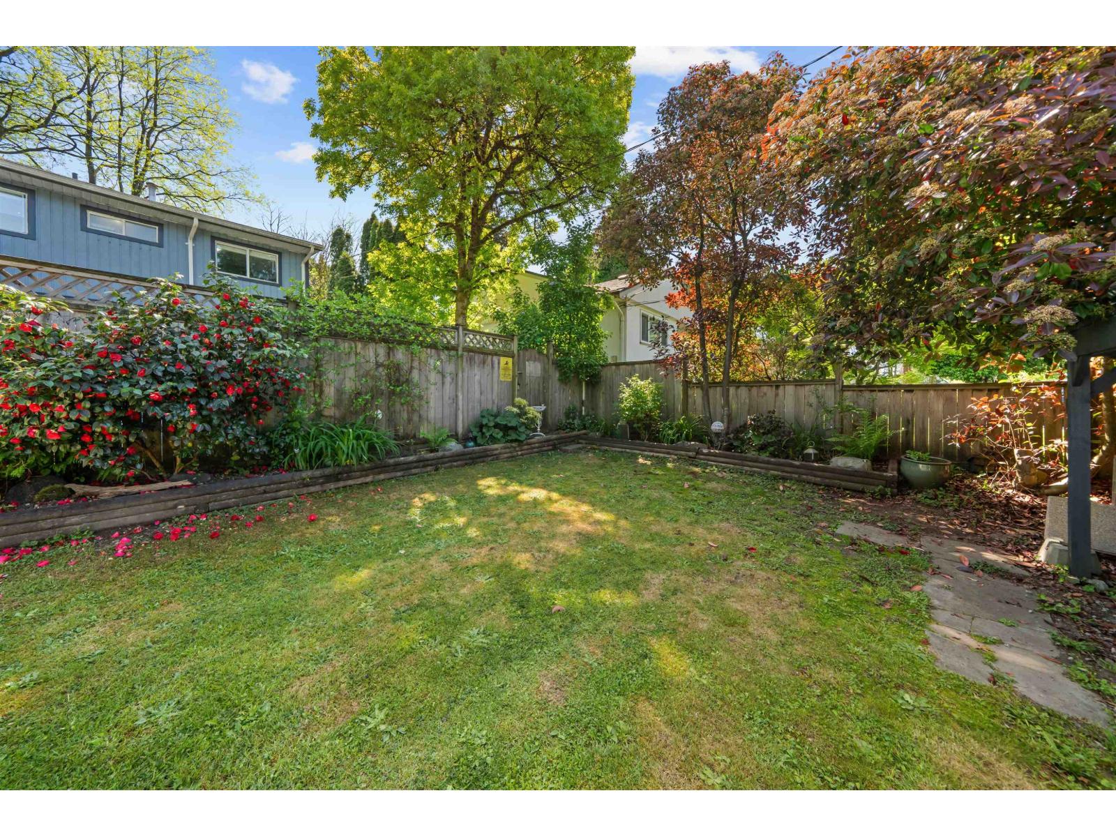House in Surrey - Image 40