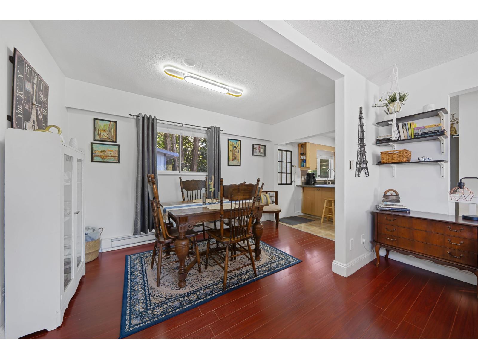 House in Surrey - Image 25