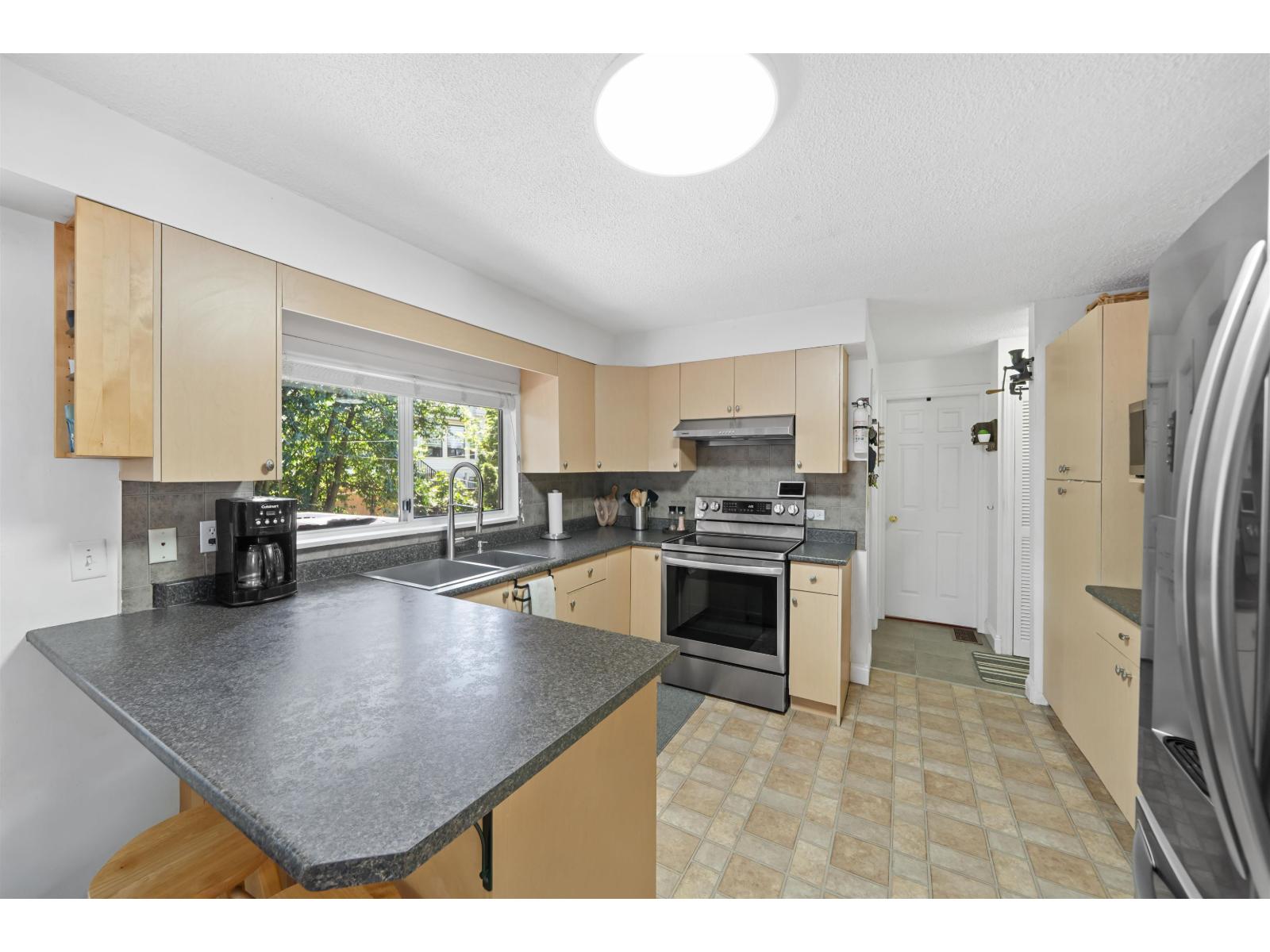 House in Surrey - Image 7
