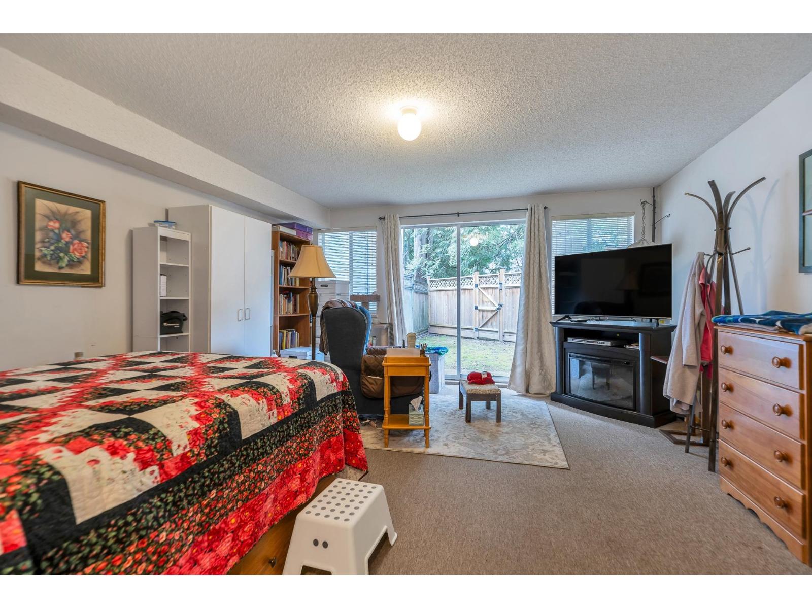 House in Surrey - Image 21