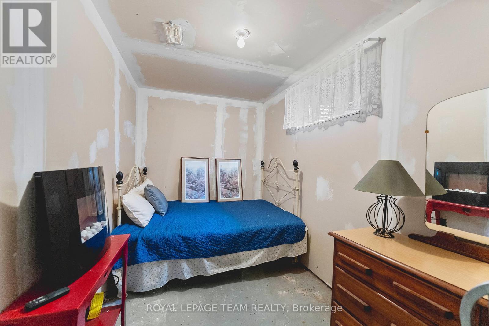 31 MANNING ROAD - 21