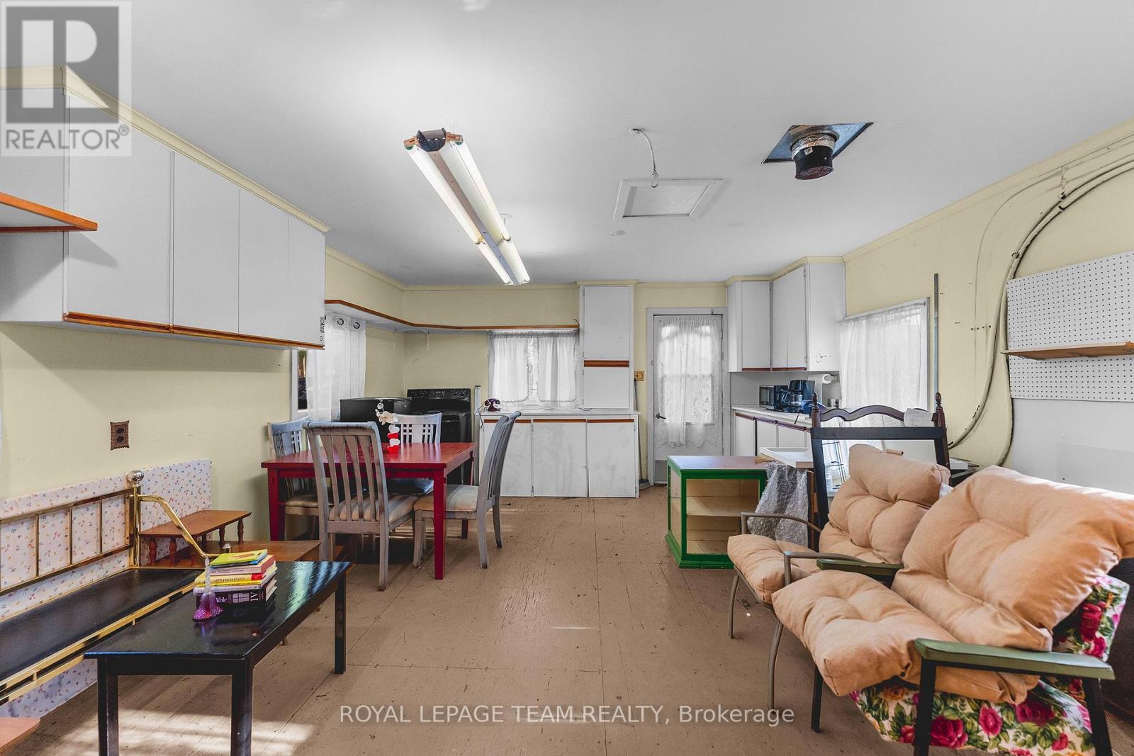 31 MANNING ROAD - 28