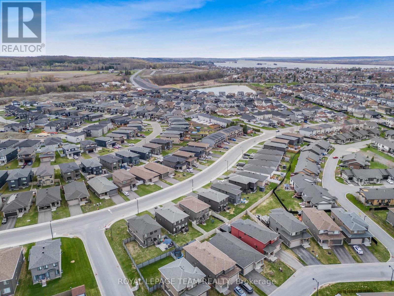376 STERLING AVENUE - 35