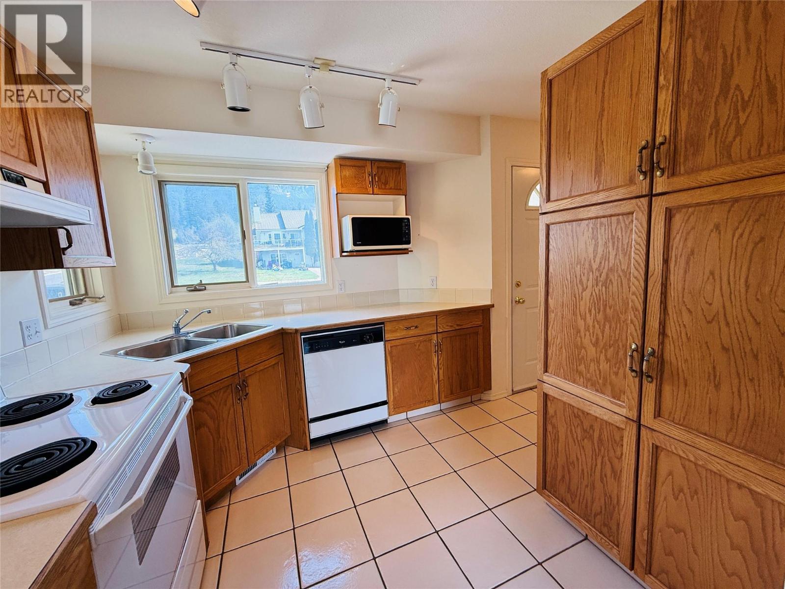 5042 Riverview Road - 5