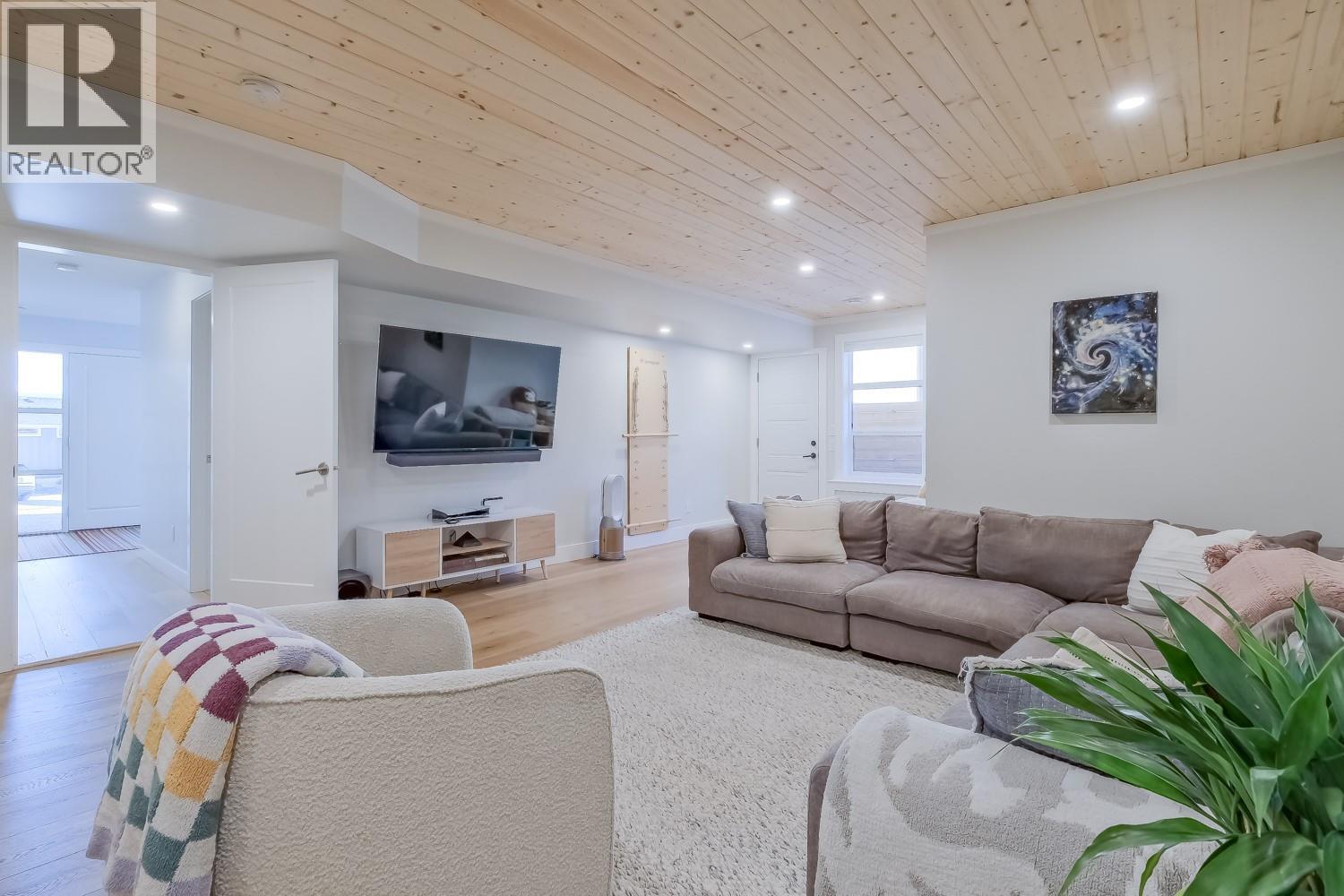 5643 Jasper Way, Kelowna