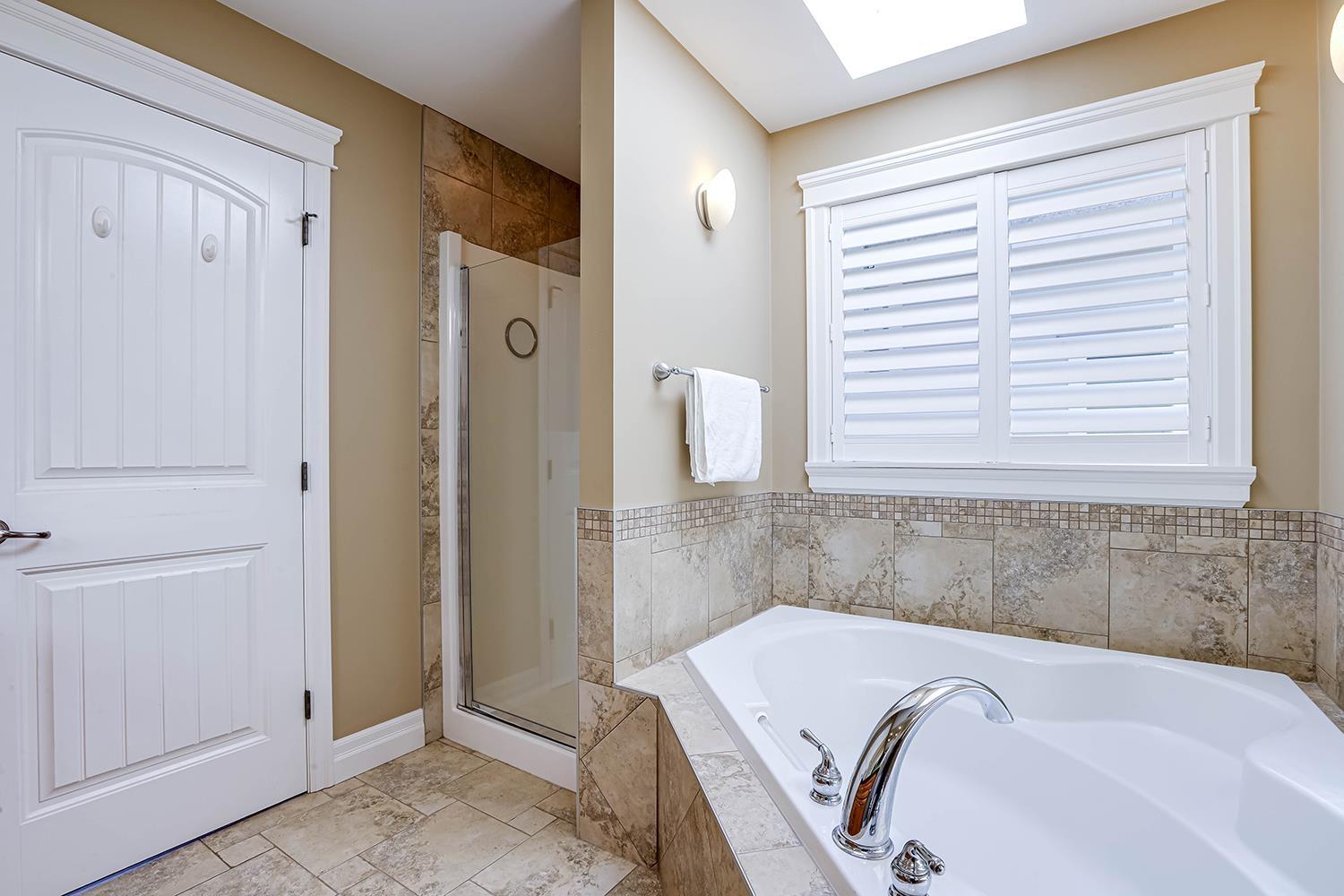 House in Surrey - Image 31