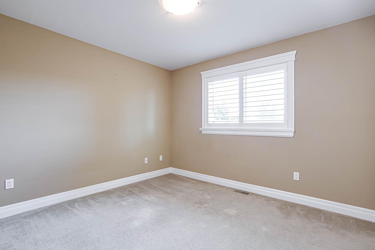 House in Surrey - Image 24