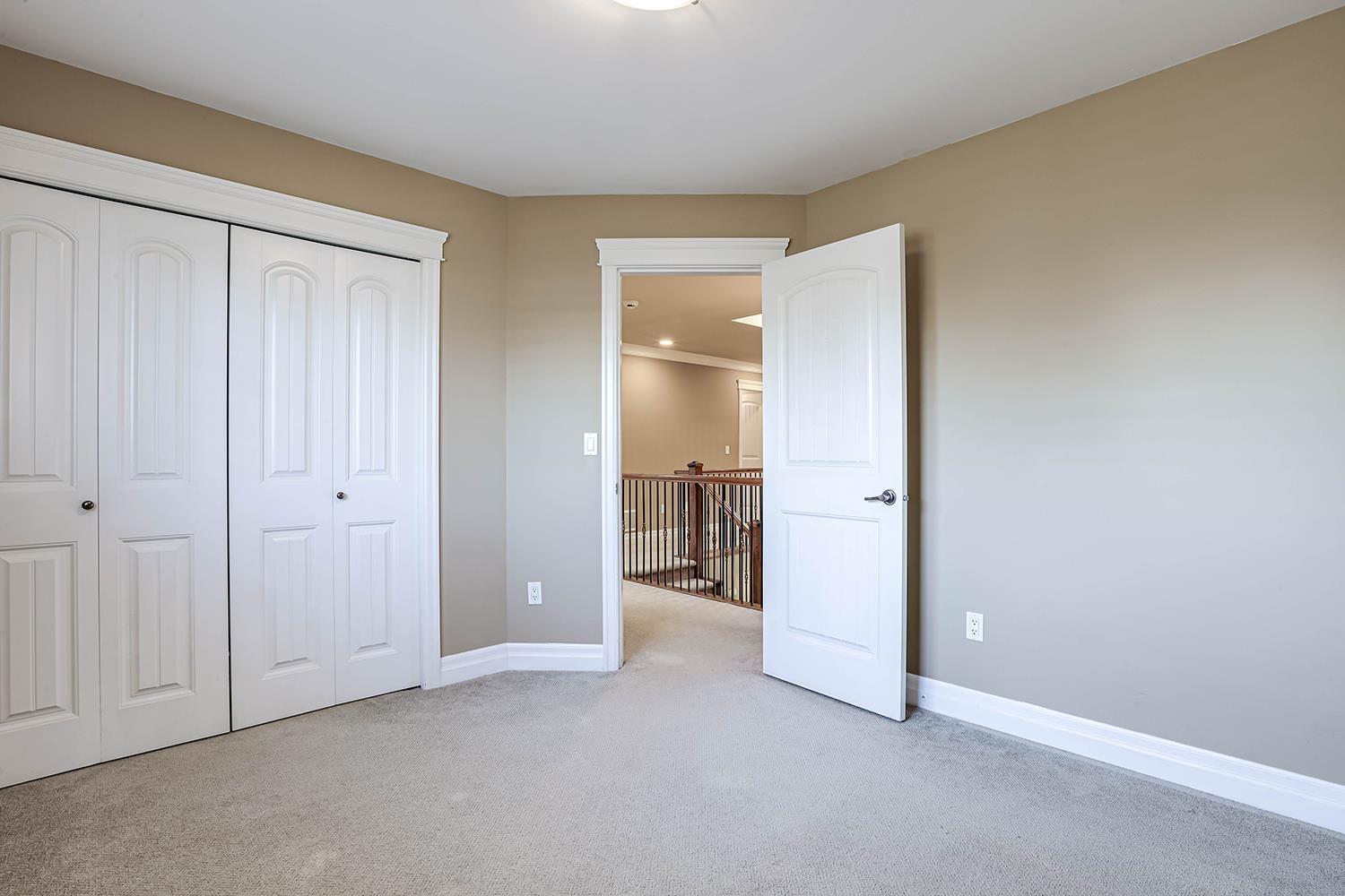 House in Surrey - Image 34