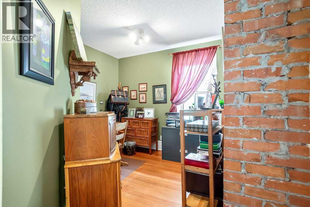 2410 16 Street SW - 23
