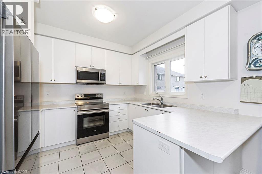 24 WESTFIELD Crescent, Waterdown, Ontario, L8B1Y1 — Photo 10