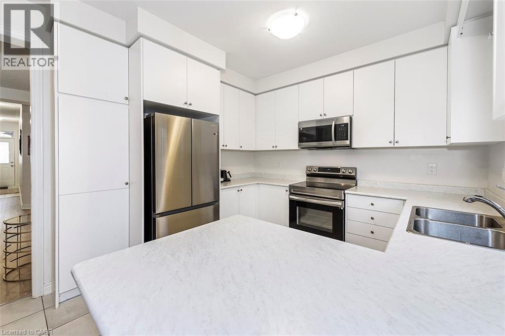 24 WESTFIELD Crescent, Waterdown, Ontario, L8B1Y1 — Photo 11