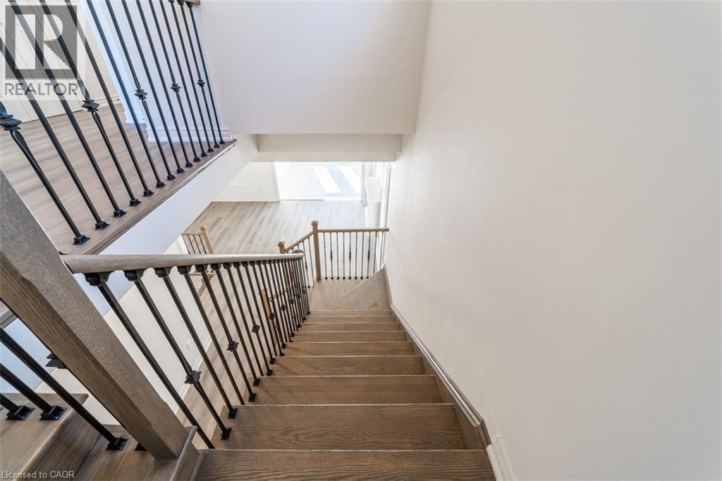 24 WESTFIELD Crescent, Waterdown, Ontario, L8B1Y1 — Photo 13
