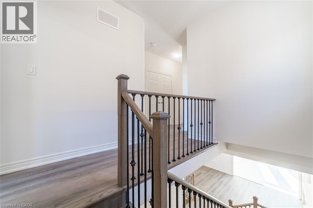 24 WESTFIELD Crescent, Waterdown, Ontario, L8B1Y1 — Photo 14