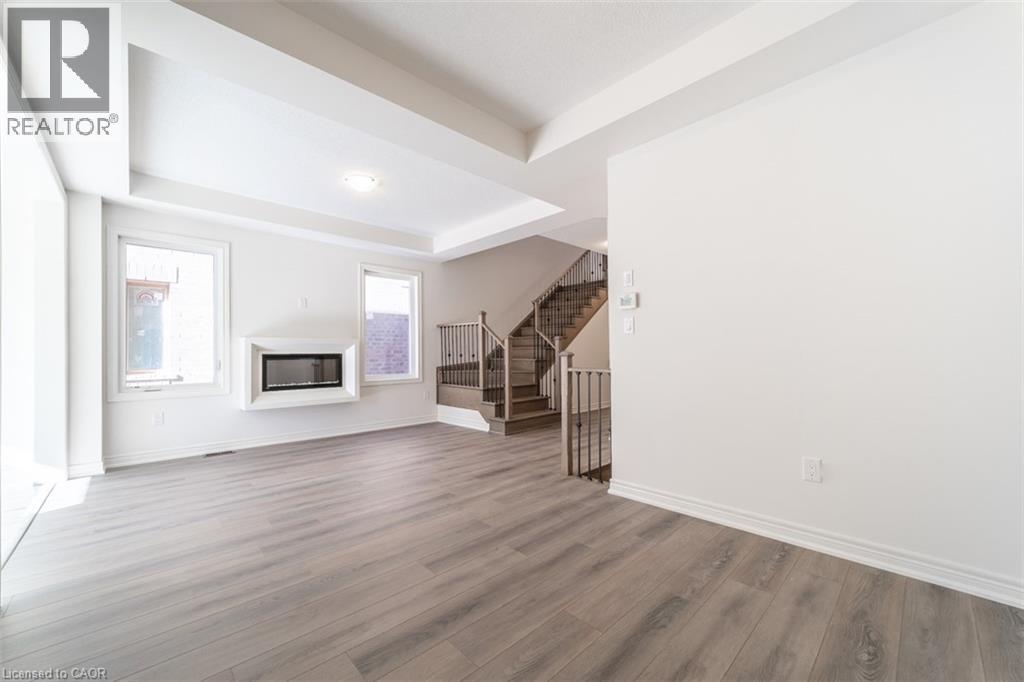 24 WESTFIELD Crescent, Waterdown, Ontario, L8B1Y1 — Photo 5