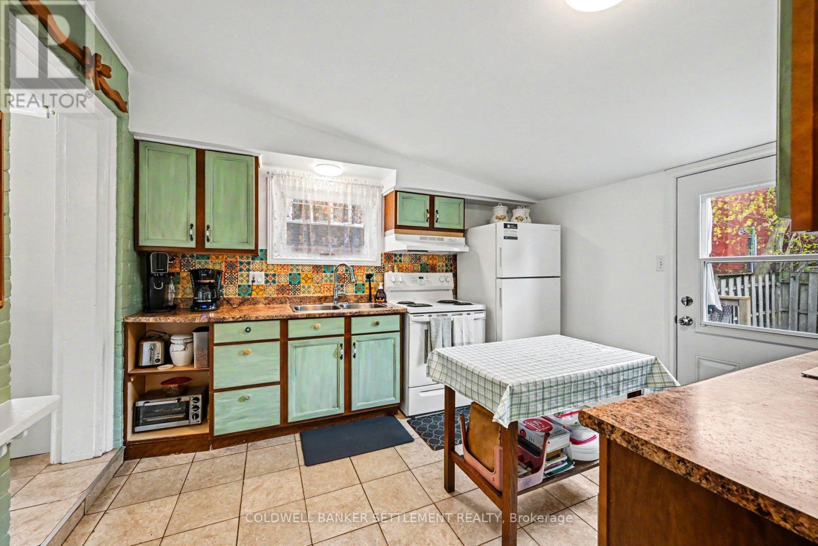 48 OGDEN AVENUE - 13