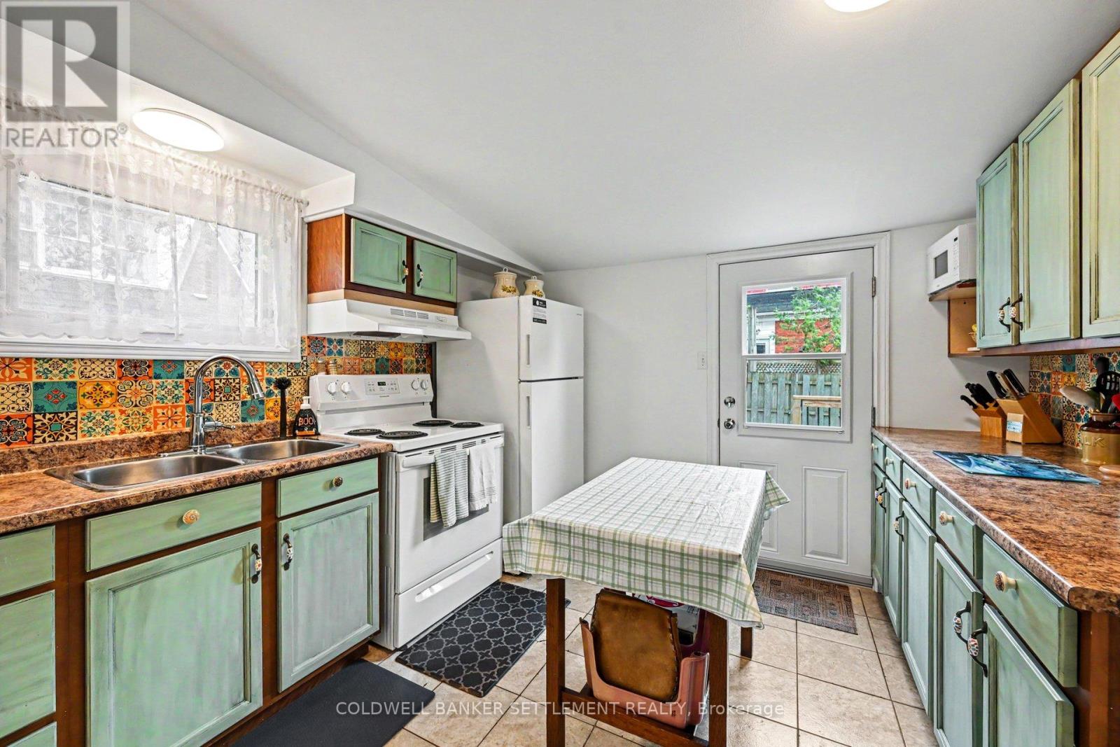 48 OGDEN AVENUE - 14