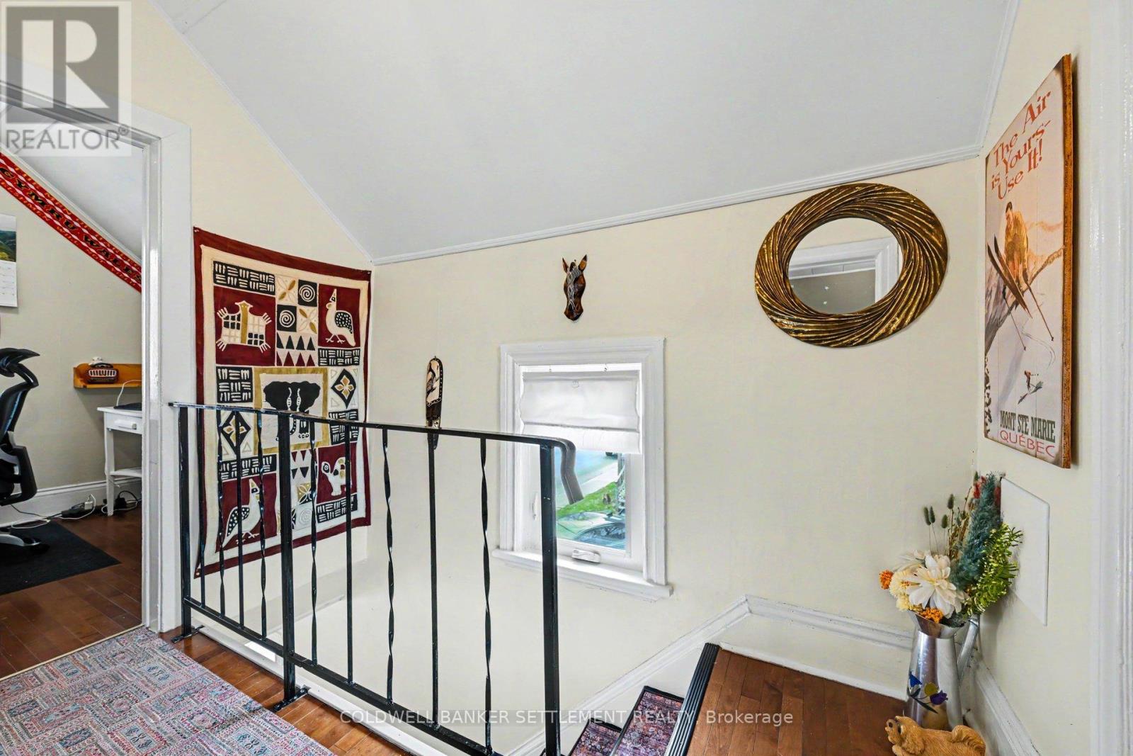 48 OGDEN AVENUE - 18