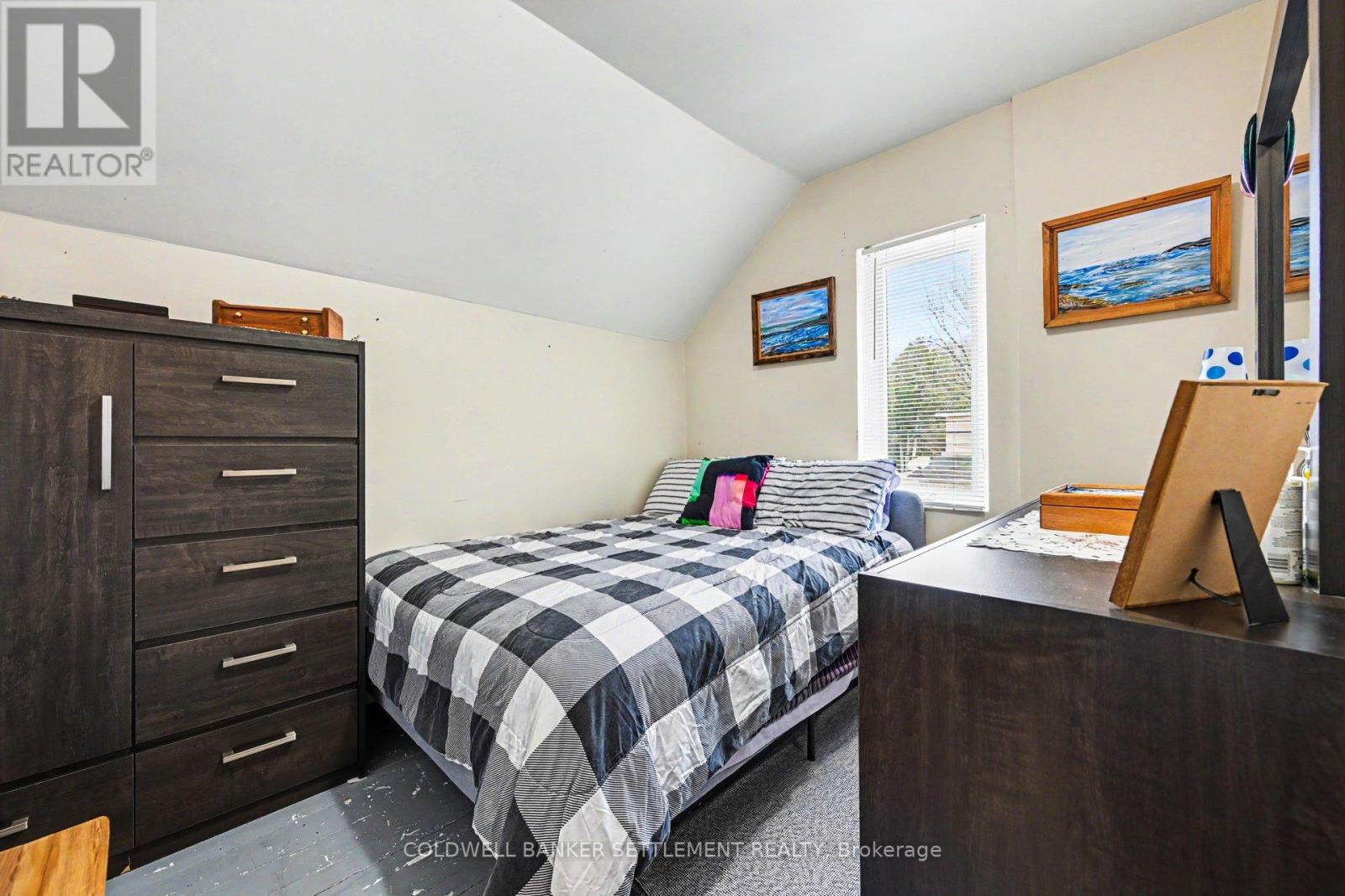 48 OGDEN AVENUE - 23