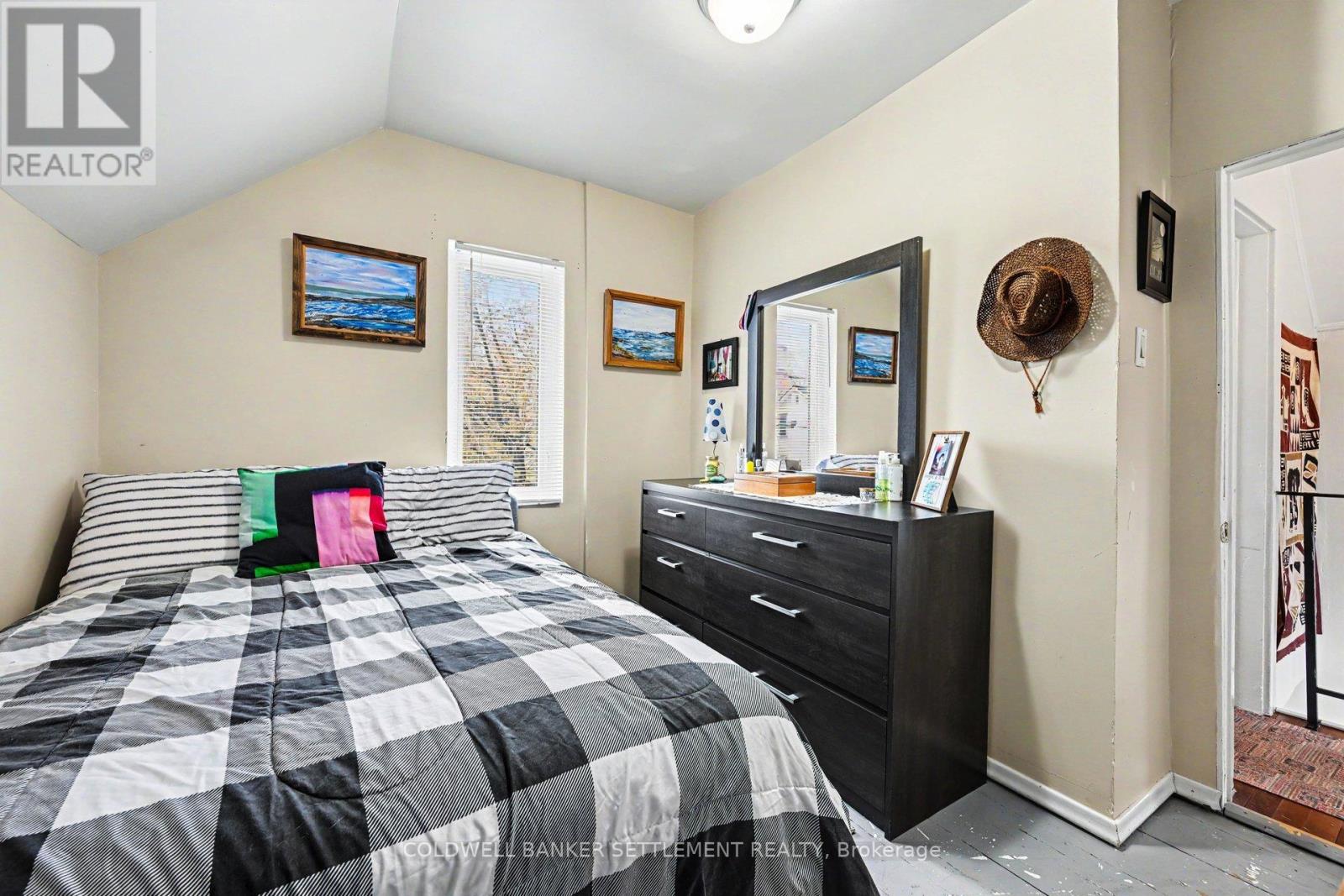 48 OGDEN AVENUE - 24