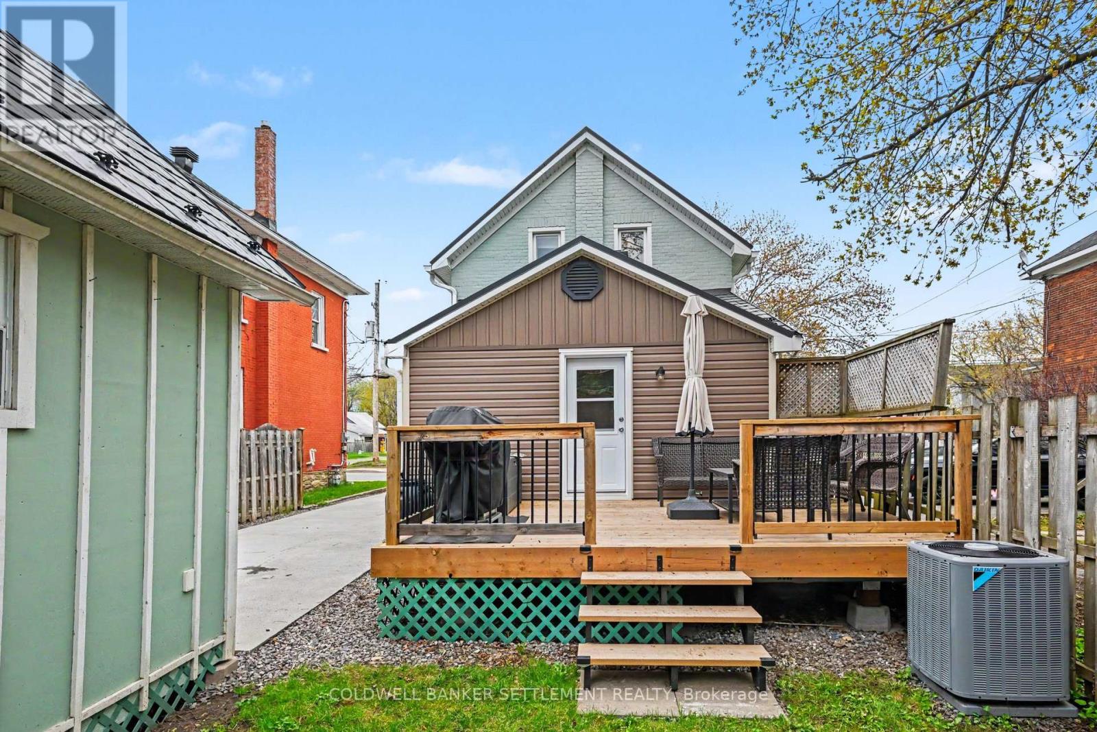 48 OGDEN AVENUE - 29