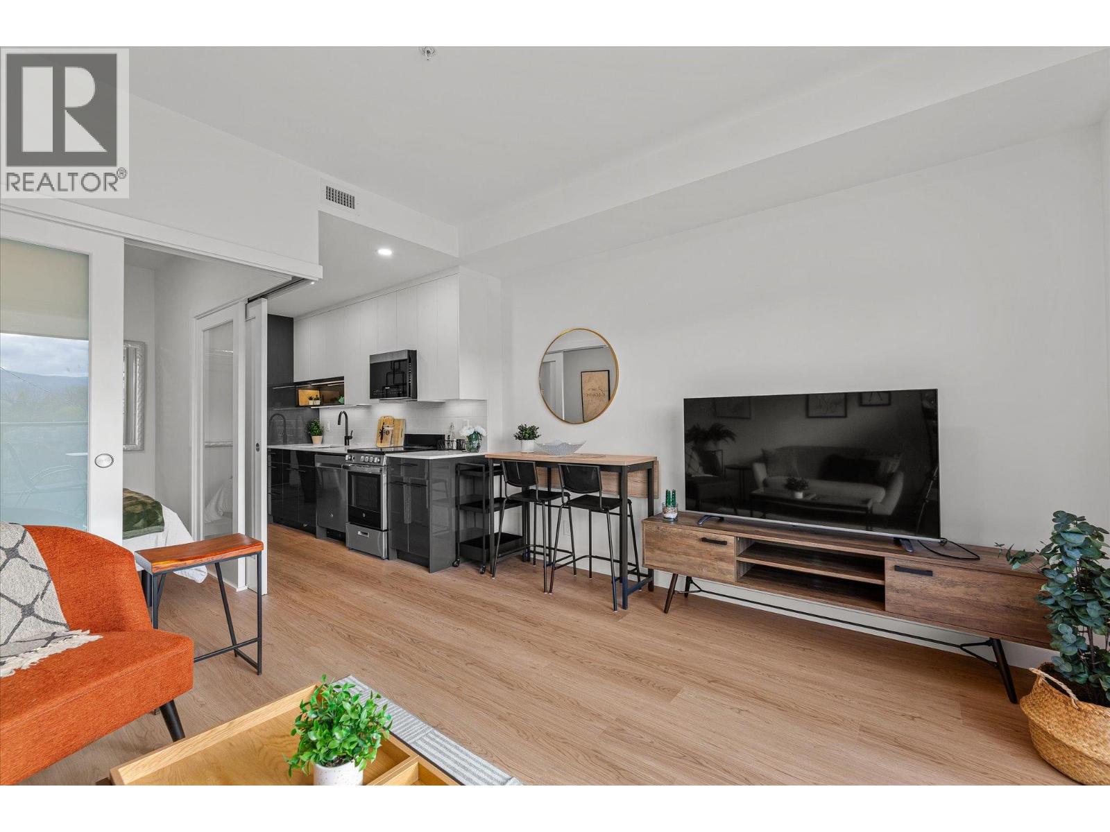 #208 1380 Pridham Avenue Lot# SL 8 - 7