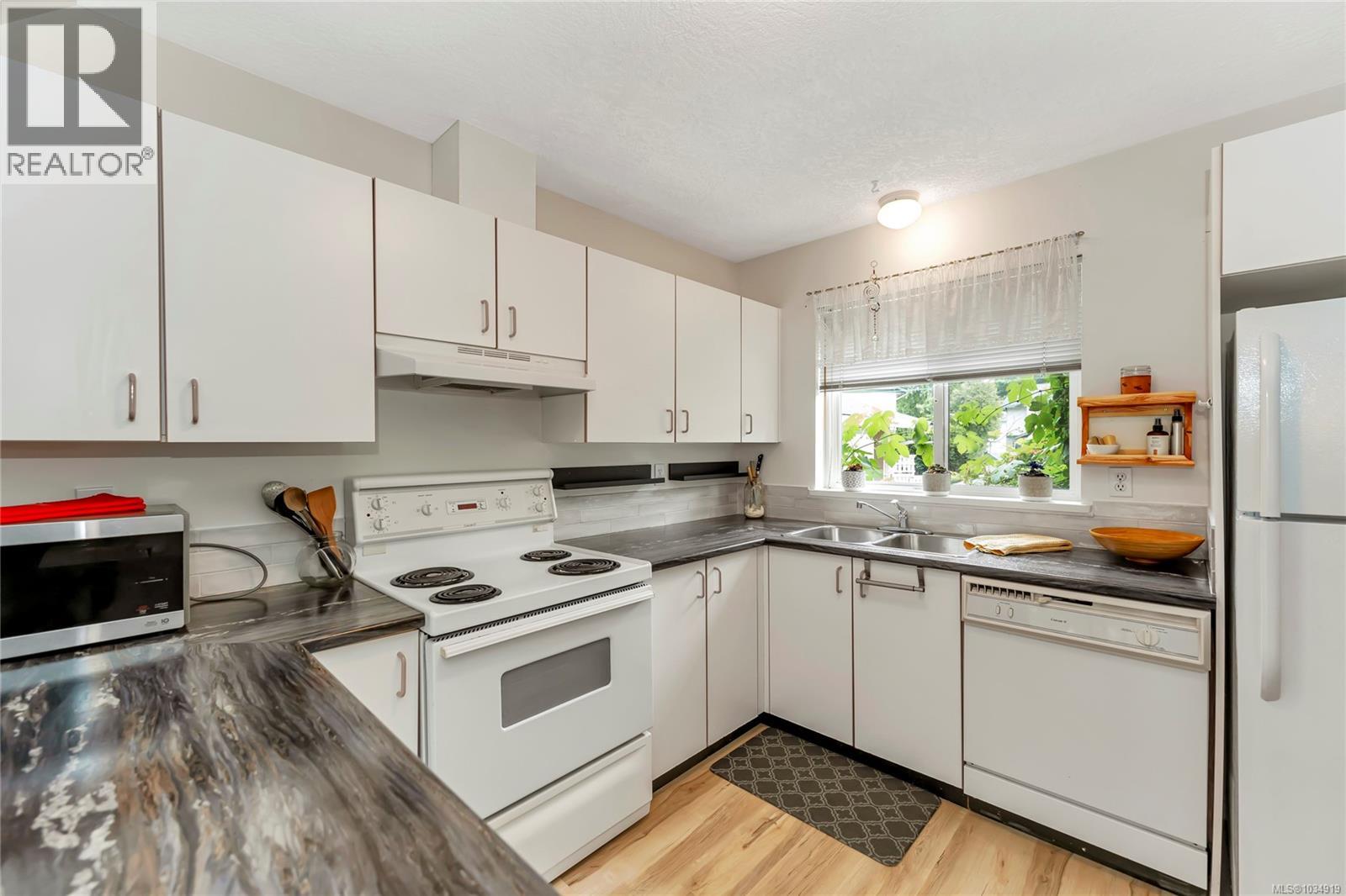 #7 3242 Cowichan Lake Rd - 7