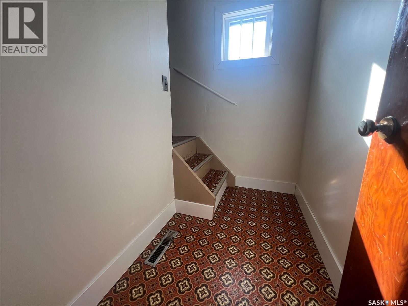 301 Gonczy AVENUE - 12