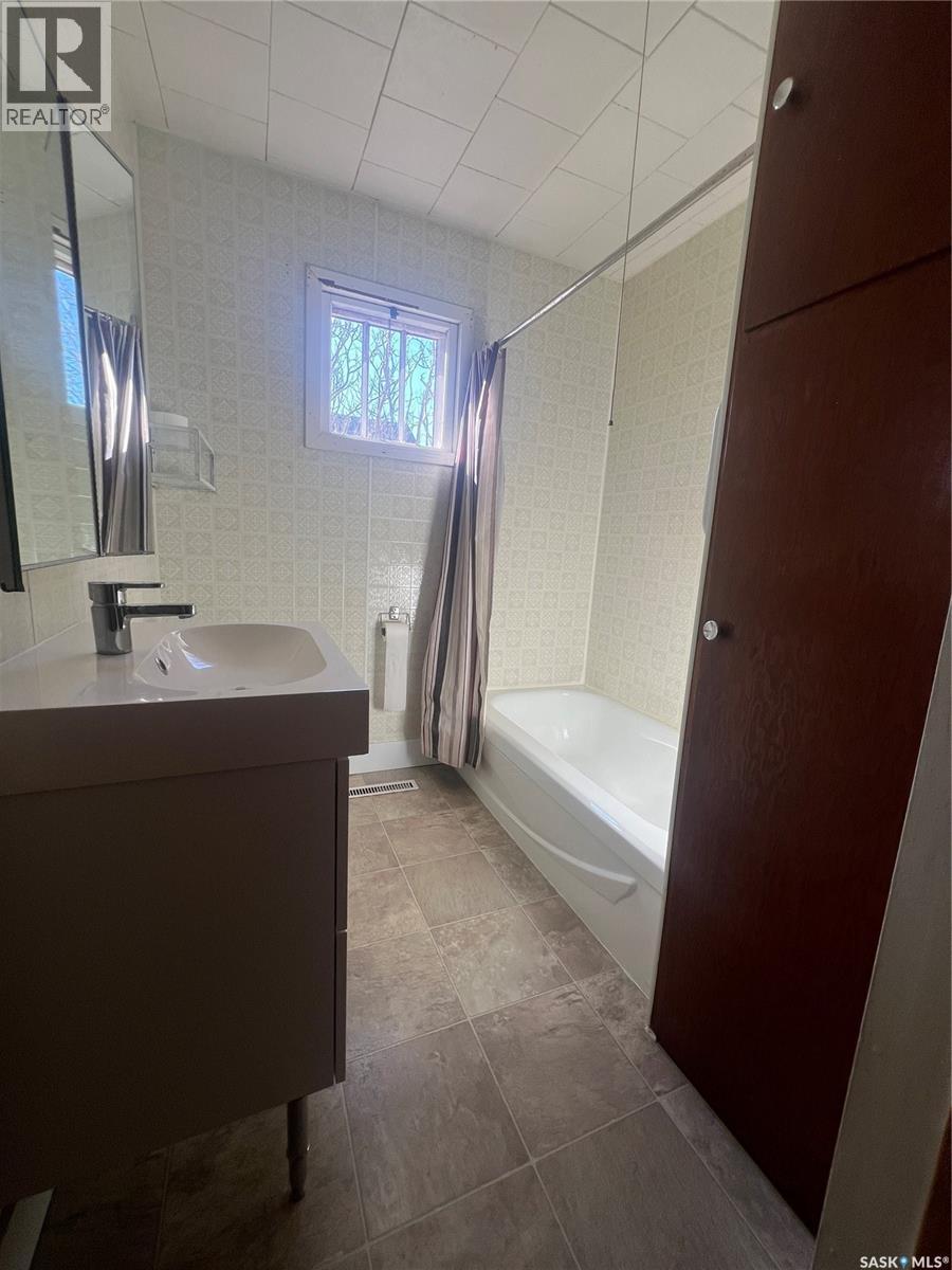 301 Gonczy AVENUE - 5
