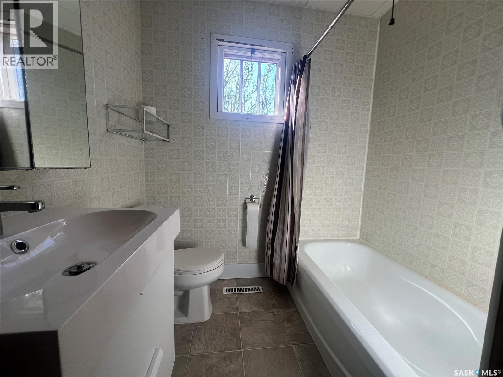 301 Gonczy AVENUE - 6