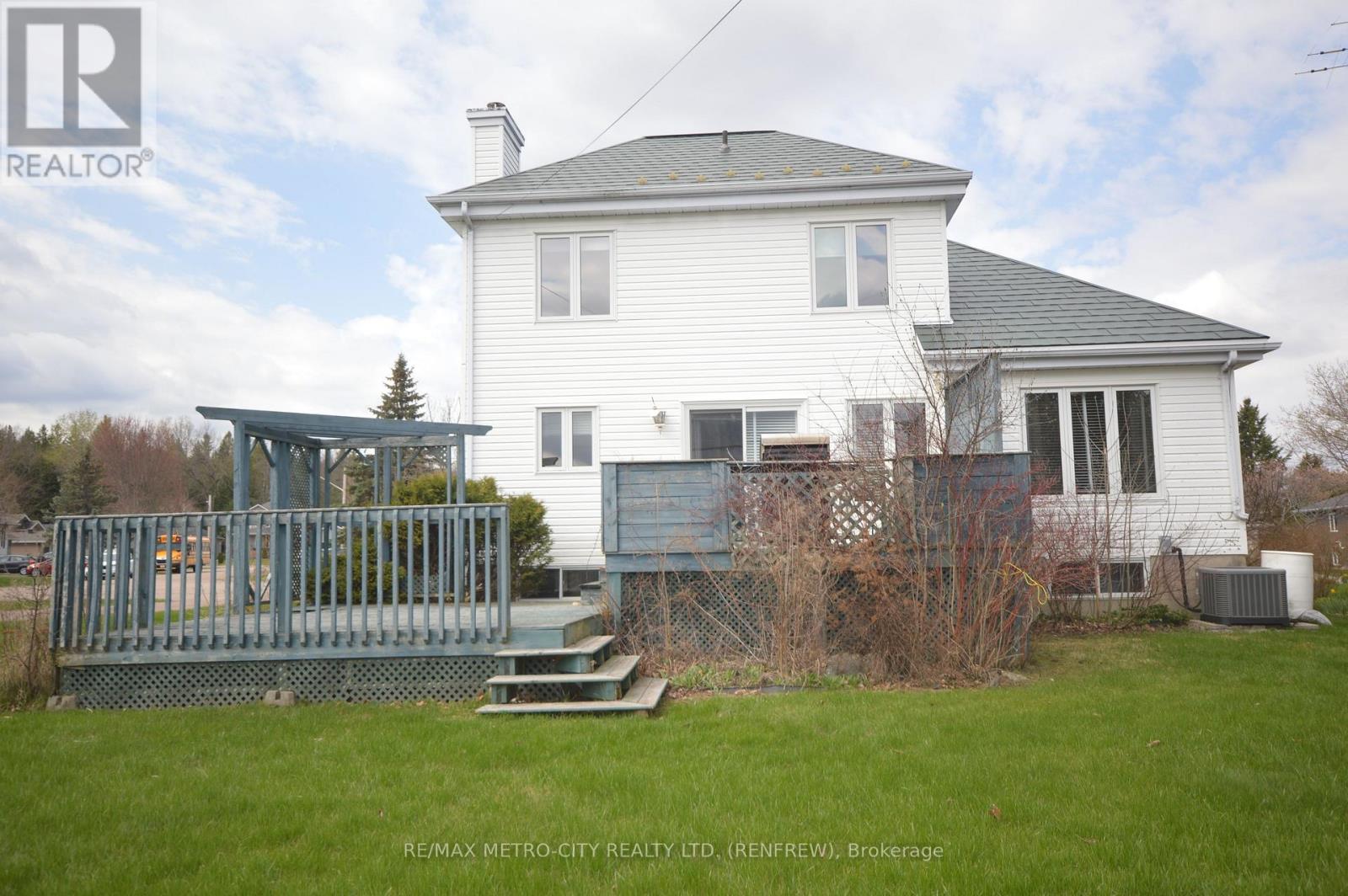 225 VANIER CRESCENT - 20