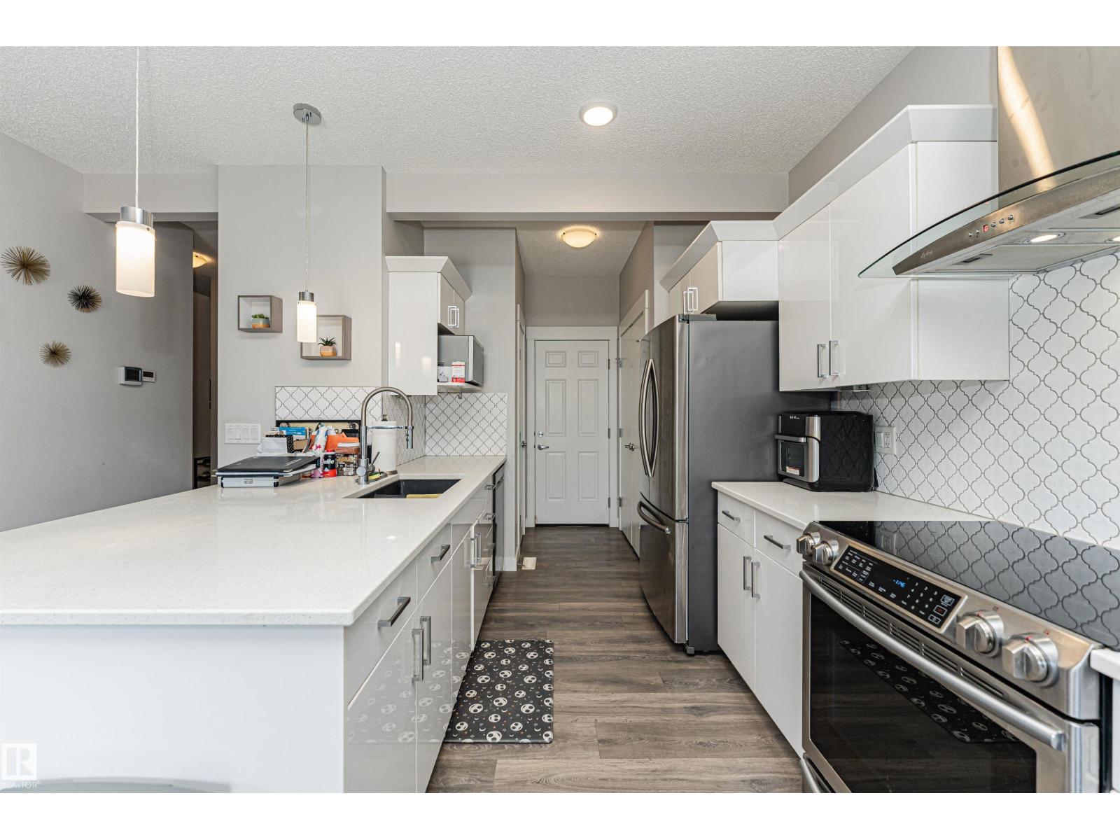 17619 77 ST NW - 9