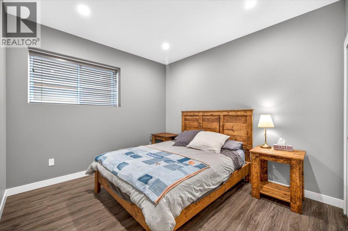 2703 Huckleberry Lane - 24