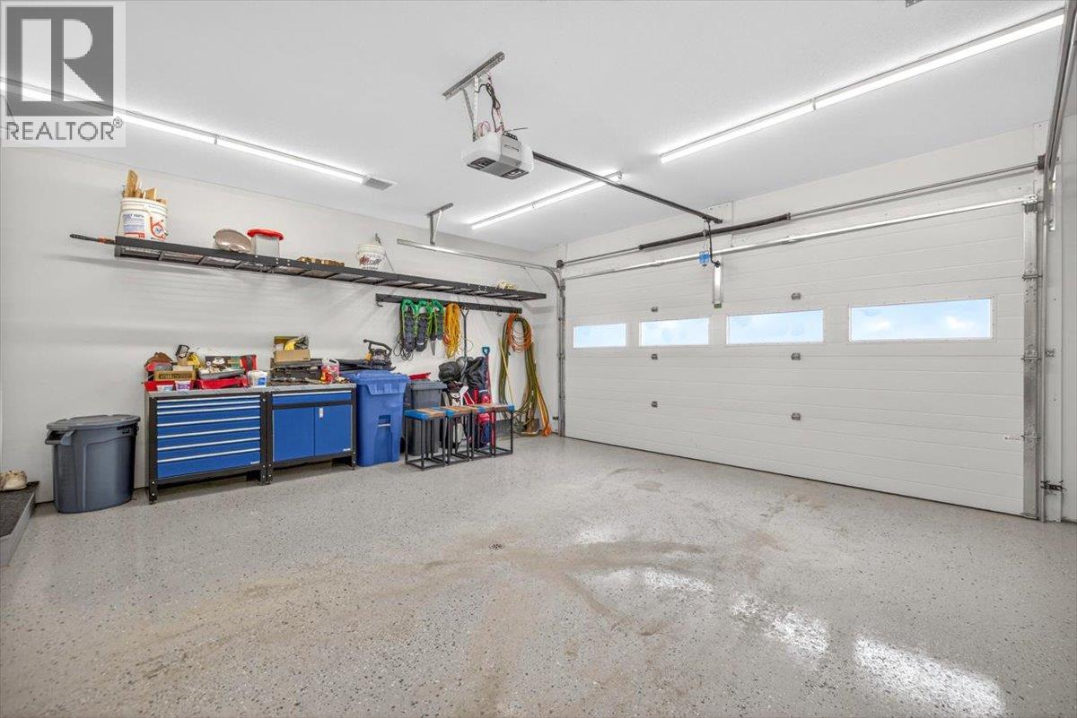 2703 Huckleberry Lane - 33