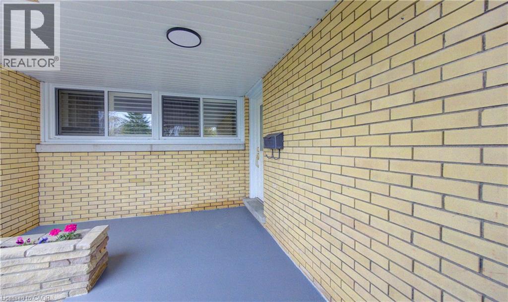 153 WOODHAVEN Road, Kitchener, Ontario, N2C1V2 — Photo 4