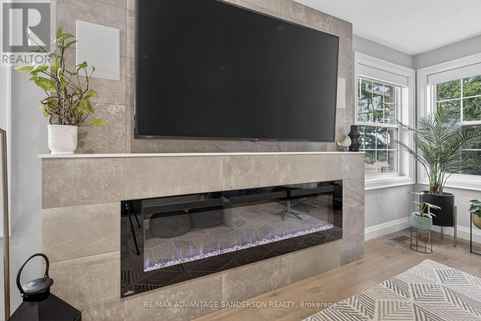 975 SUNNINGDALE ROAD W - 24