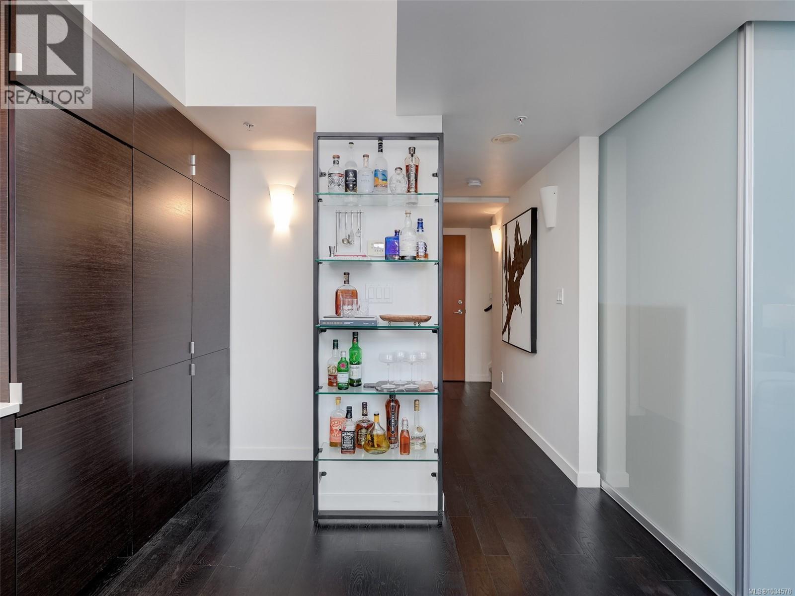 #425 770 Fisgard St - 10