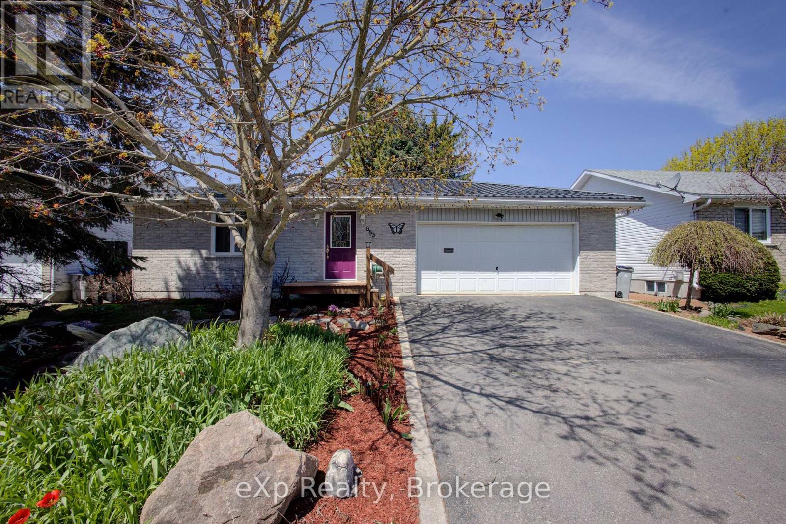 685 RESERVE AVENUE S - 1