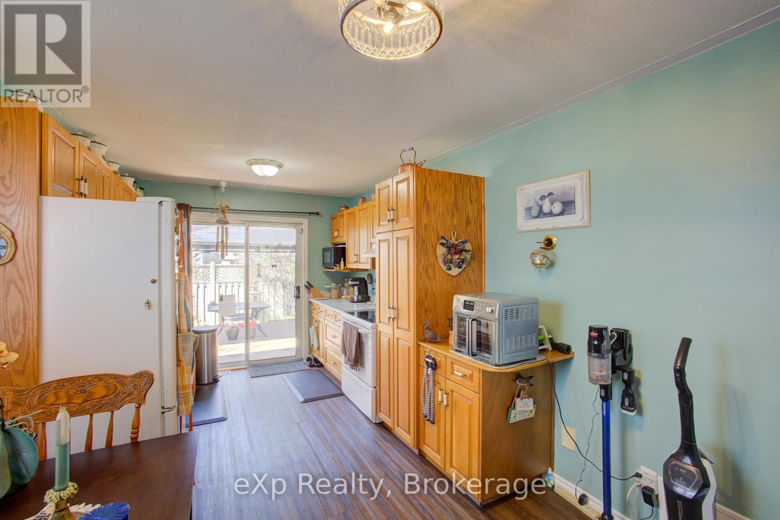 685 RESERVE AVENUE S - 10