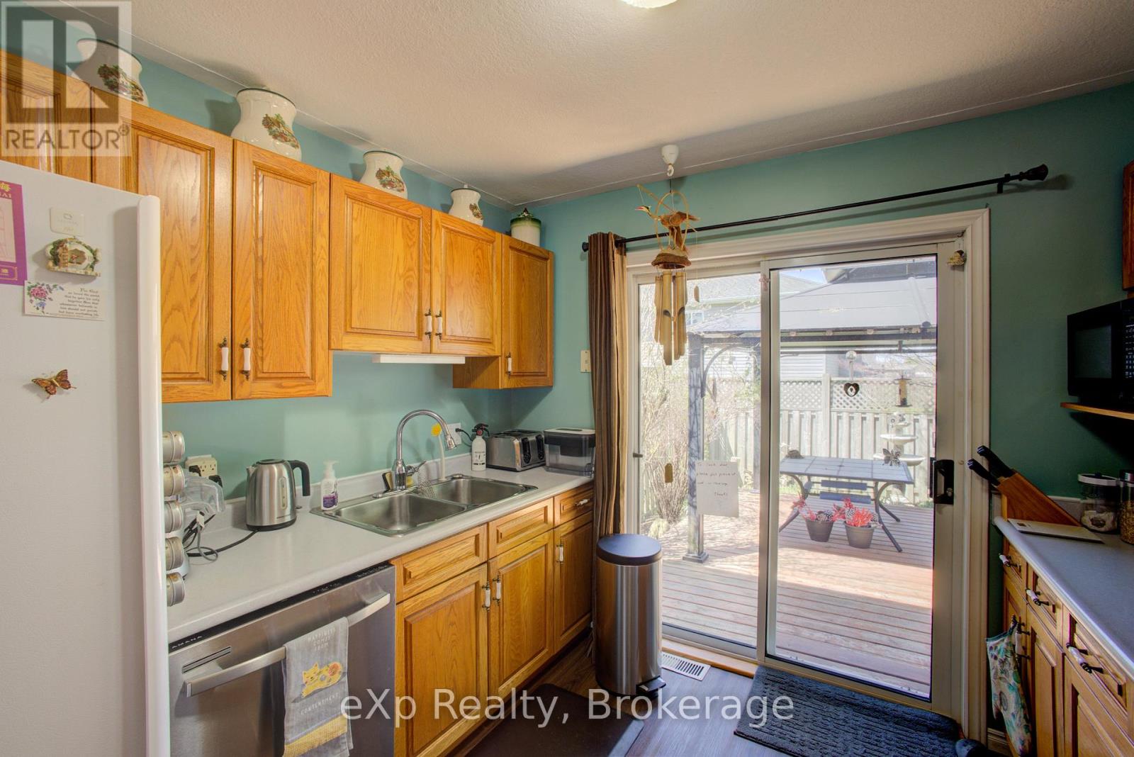 685 RESERVE AVENUE S - 11