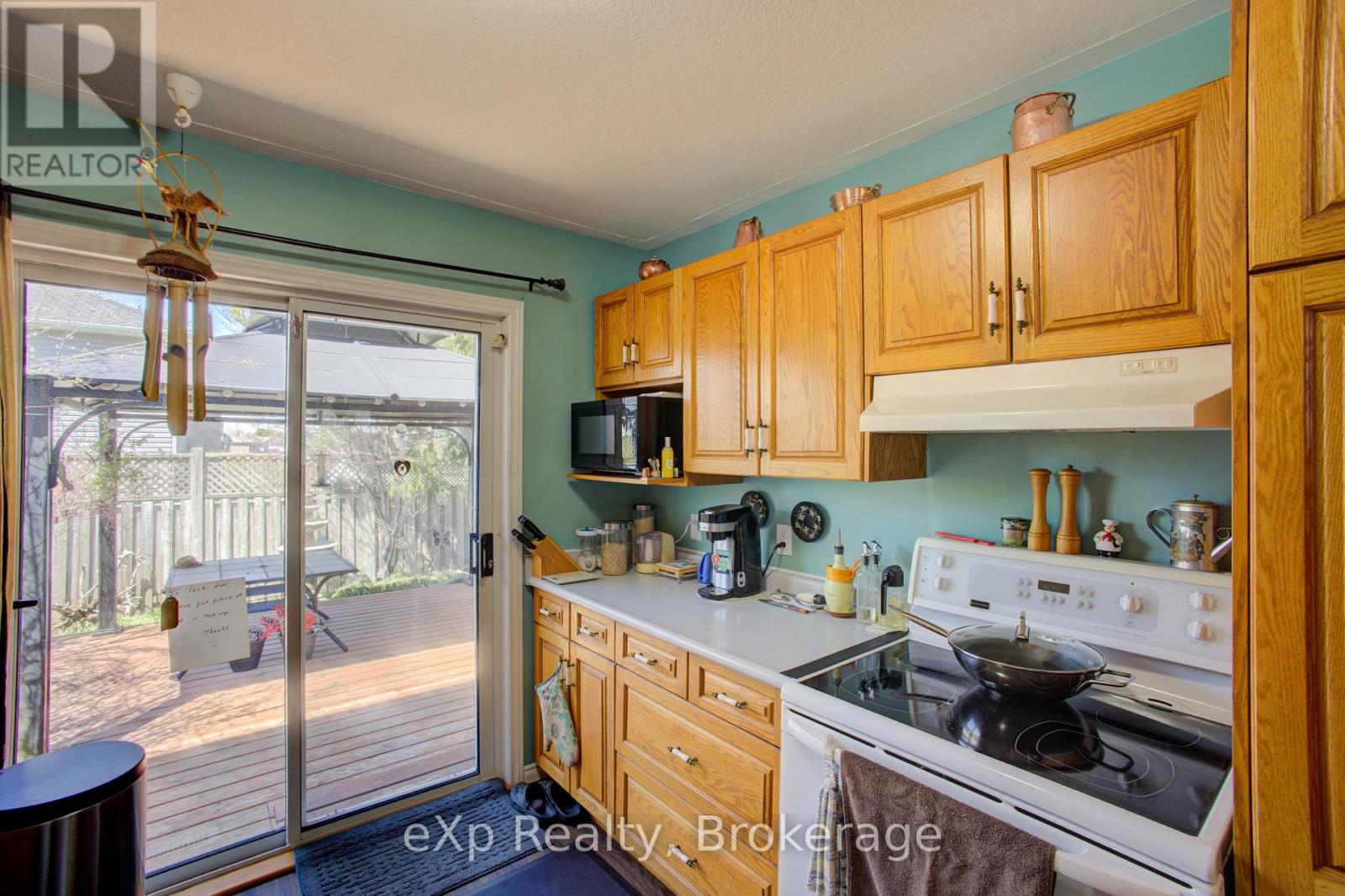 685 RESERVE AVENUE S - 12